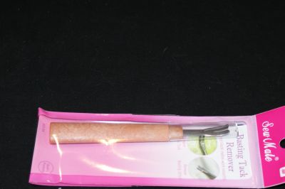 QUILT BASTING TACK REMOVER